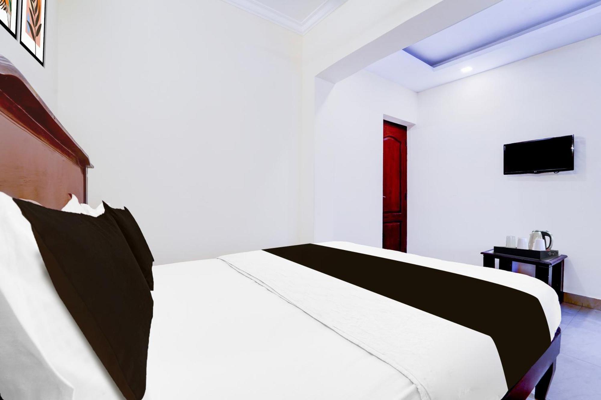 Super Hotel O Dh Road Ernakulam Kochi エクステリア 写真