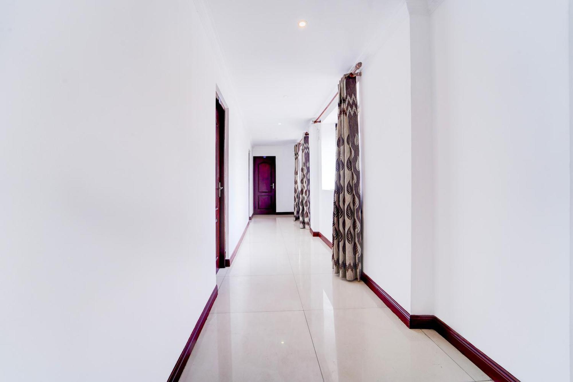 Super Hotel O Dh Road Ernakulam Kochi エクステリア 写真