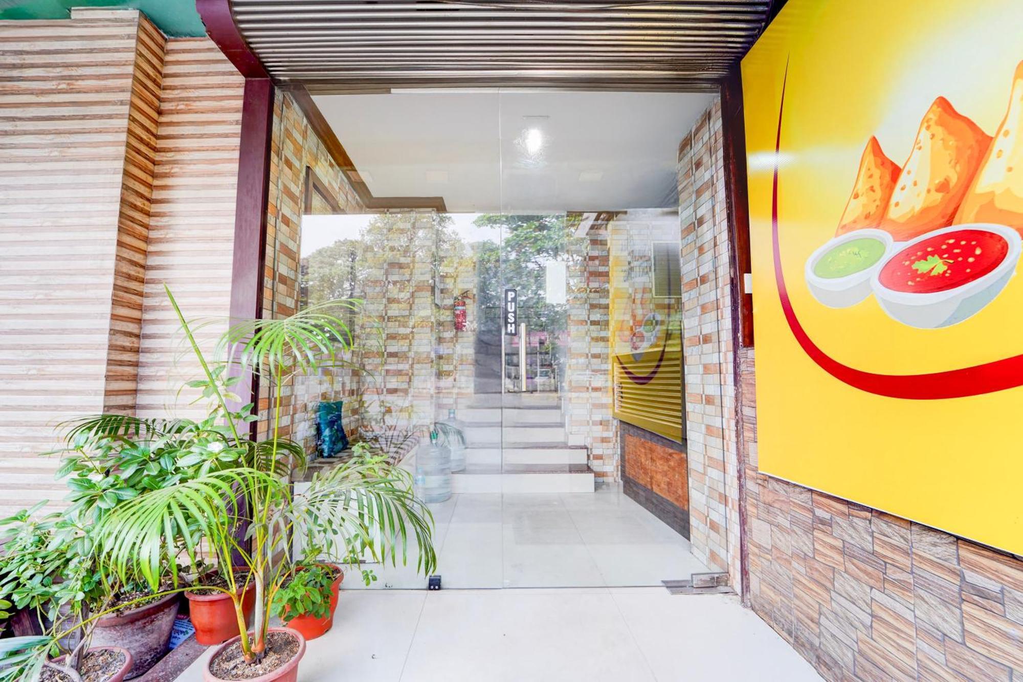 Super Hotel O Dh Road Ernakulam Kochi エクステリア 写真