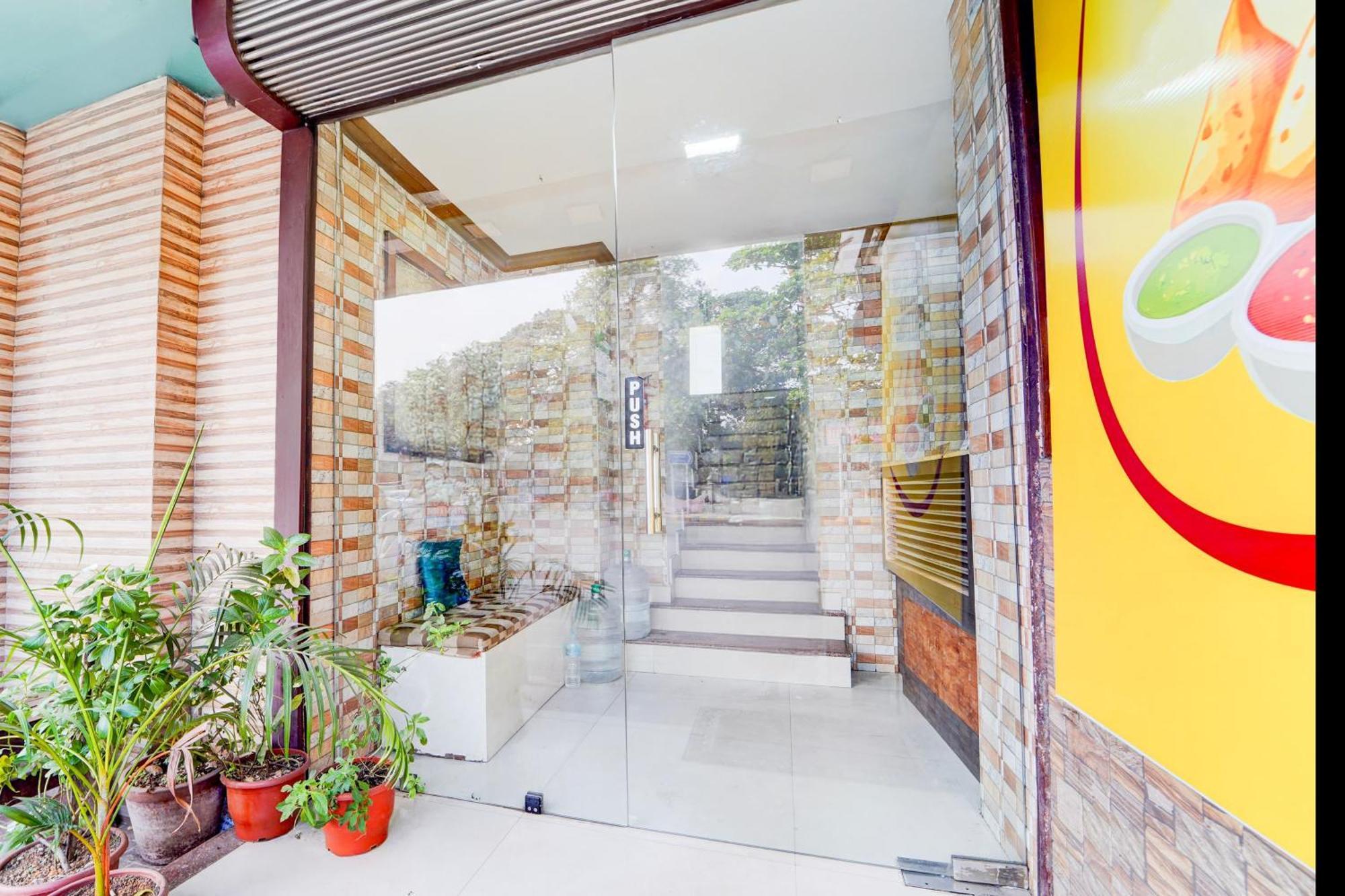 Super Hotel O Dh Road Ernakulam Kochi エクステリア 写真